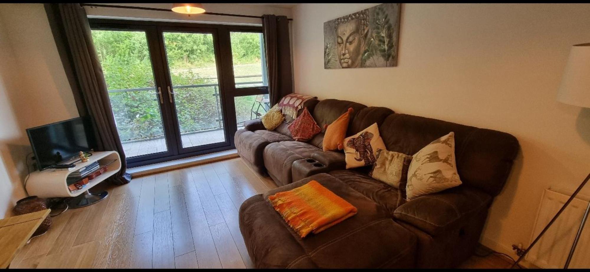 Brentwood Town Retreat - Large 2 Bedroom Apartment エクステリア 写真