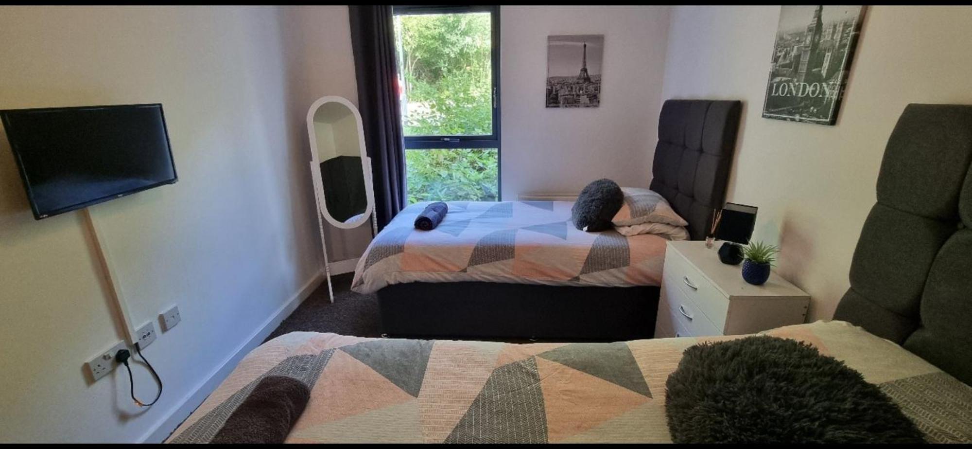 Brentwood Town Retreat - Large 2 Bedroom Apartment エクステリア 写真