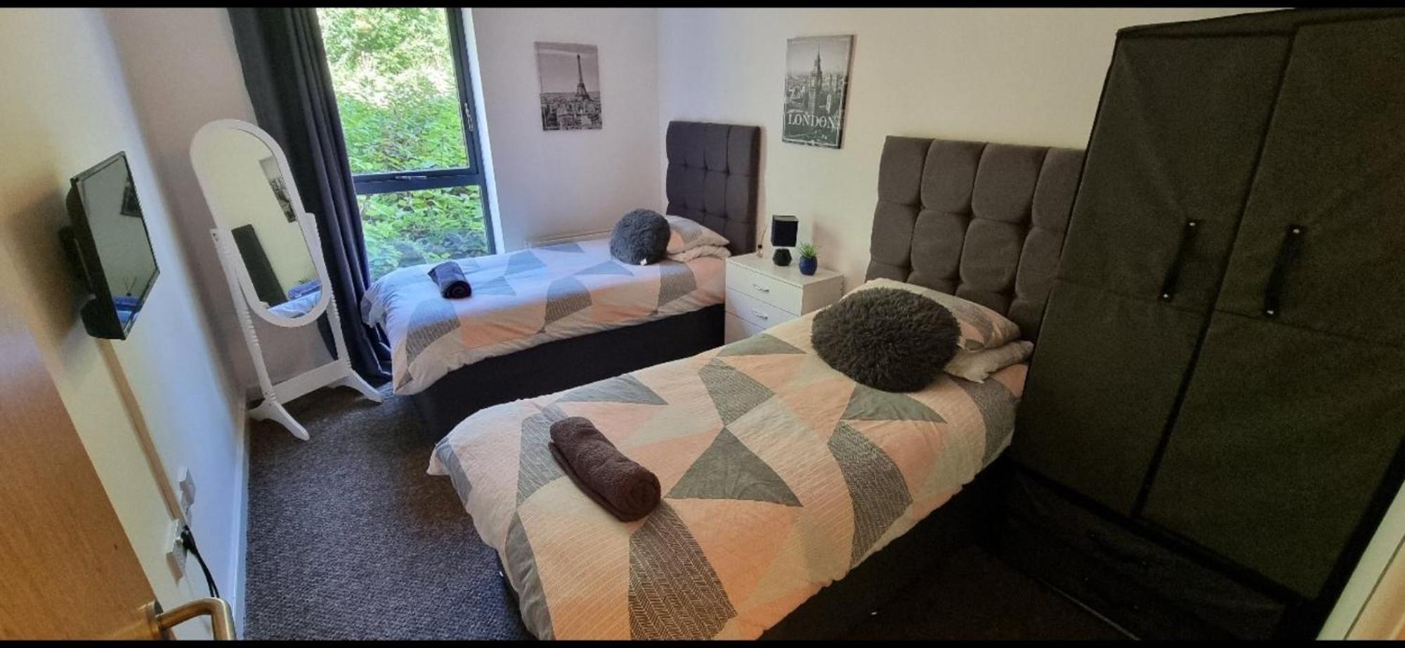 Brentwood Town Retreat - Large 2 Bedroom Apartment エクステリア 写真
