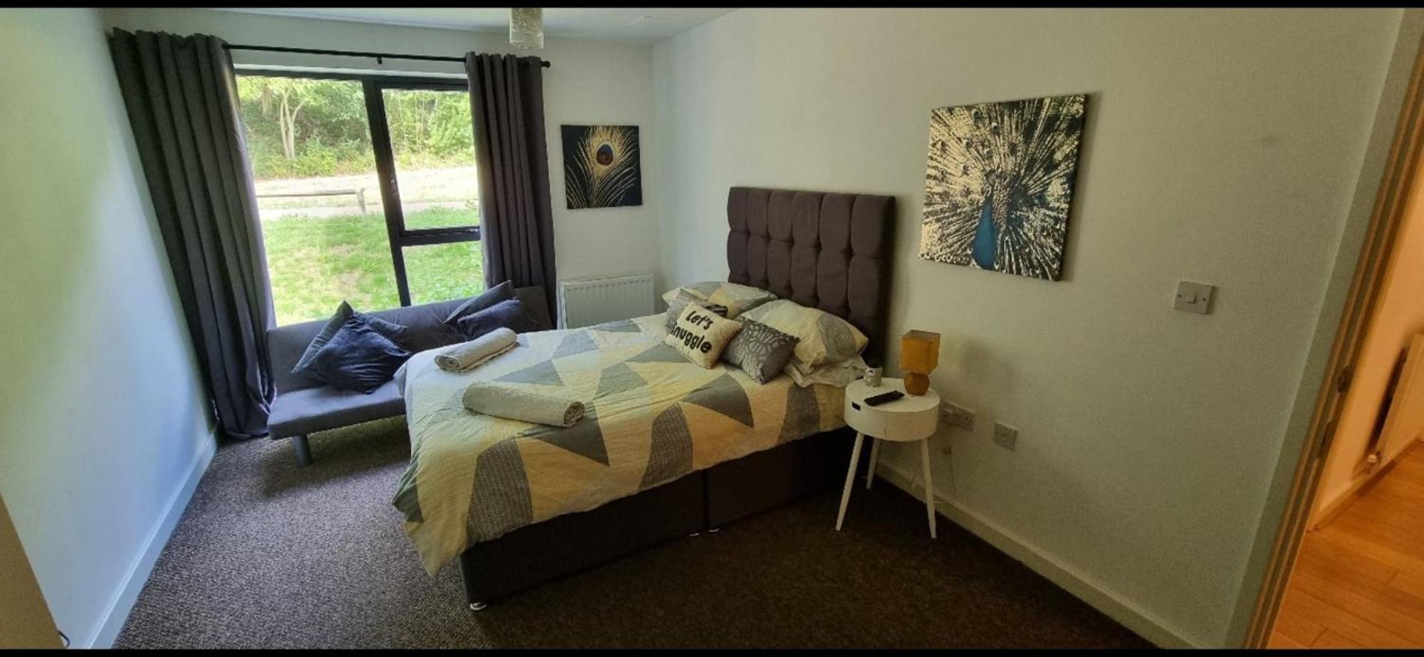 Brentwood Town Retreat - Large 2 Bedroom Apartment エクステリア 写真