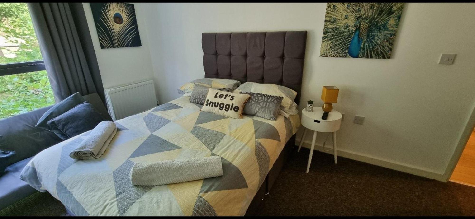 Brentwood Town Retreat - Large 2 Bedroom Apartment エクステリア 写真