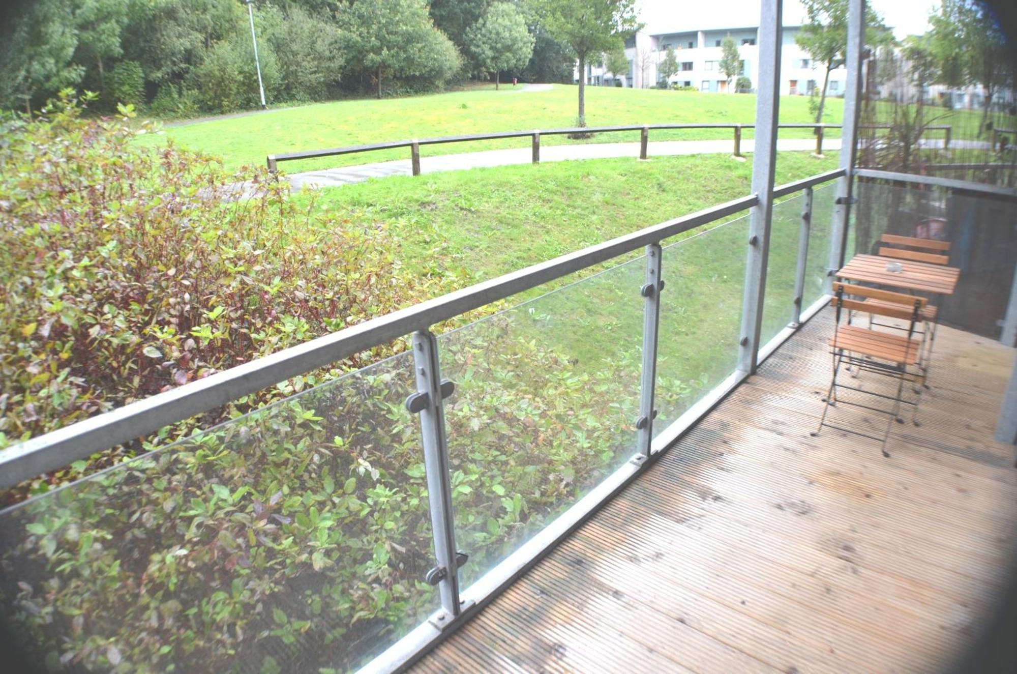 Brentwood Town Retreat - Large 2 Bedroom Apartment エクステリア 写真