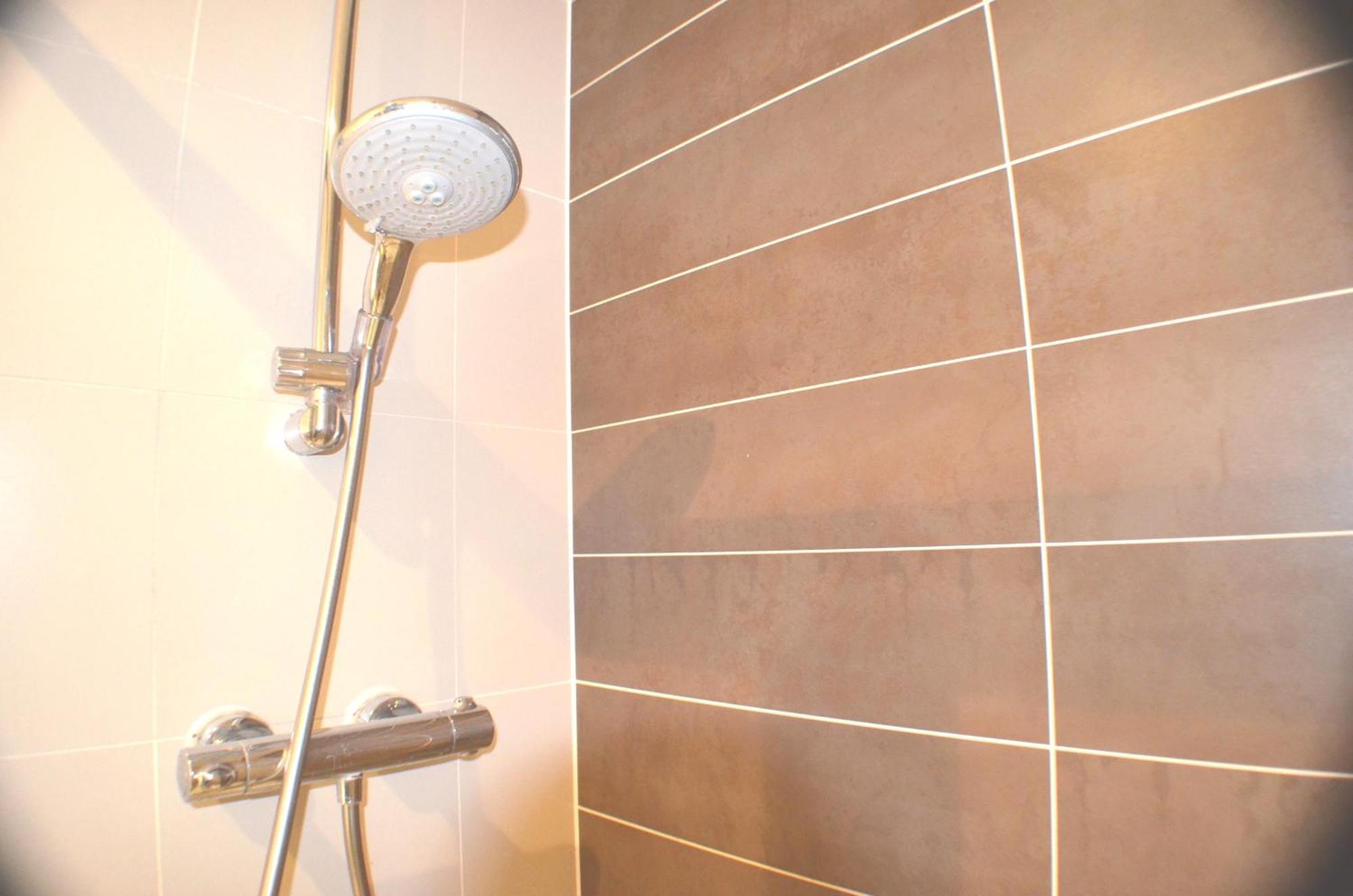 Brentwood Town Retreat - Large 2 Bedroom Apartment エクステリア 写真