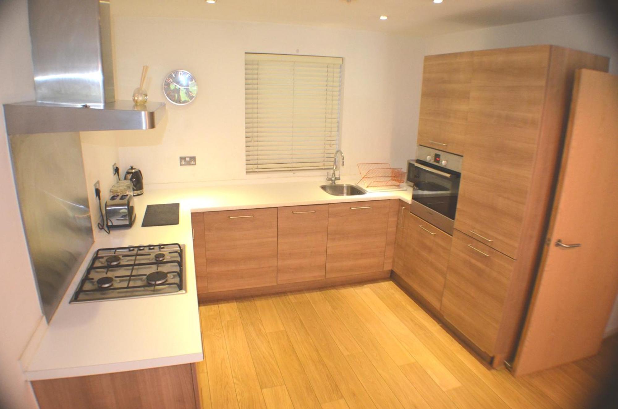 Brentwood Town Retreat - Large 2 Bedroom Apartment エクステリア 写真