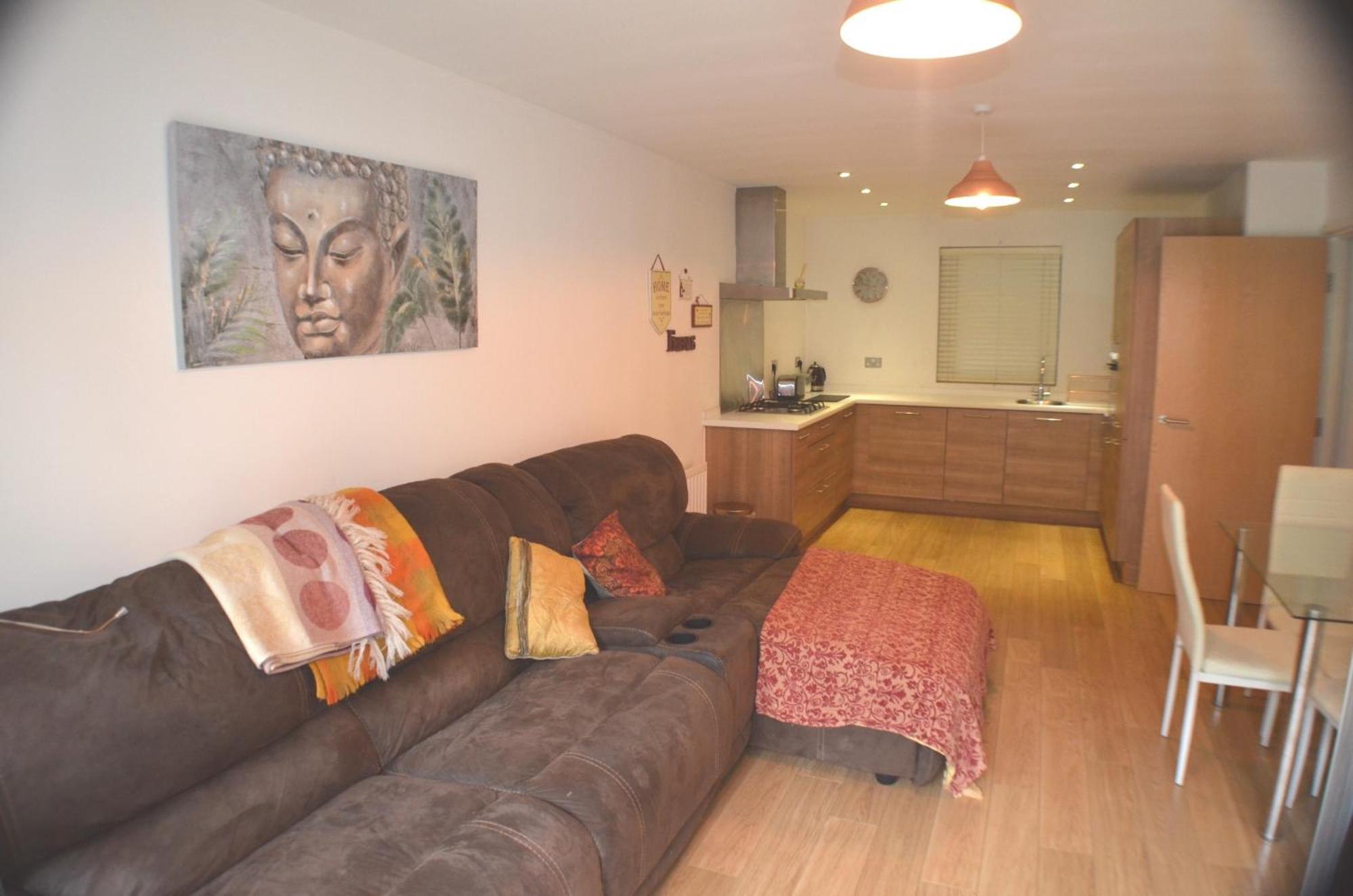Brentwood Town Retreat - Large 2 Bedroom Apartment エクステリア 写真