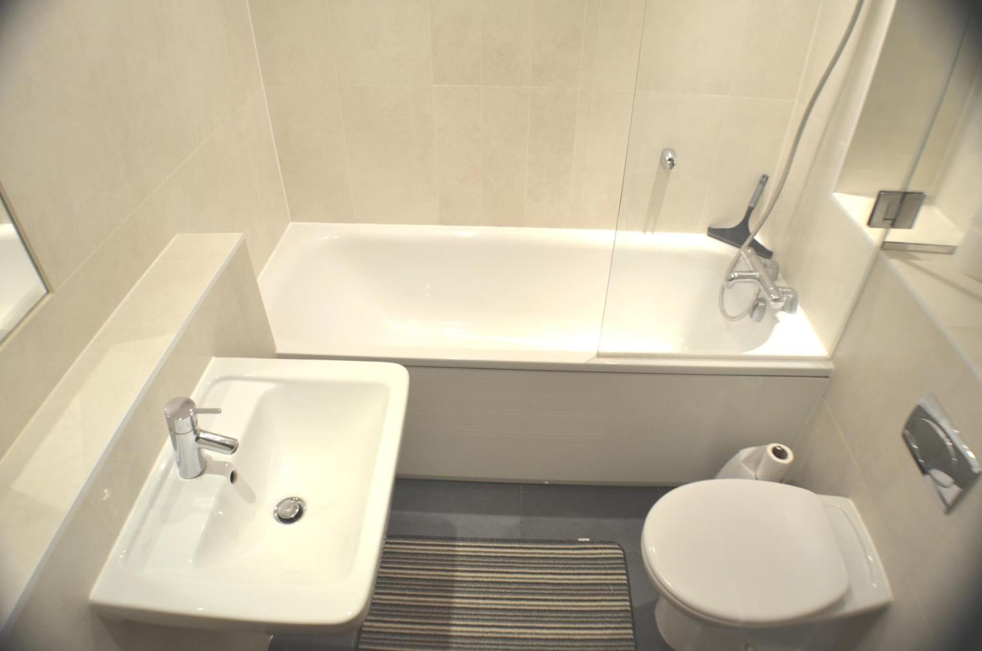Brentwood Town Retreat - Large 2 Bedroom Apartment エクステリア 写真